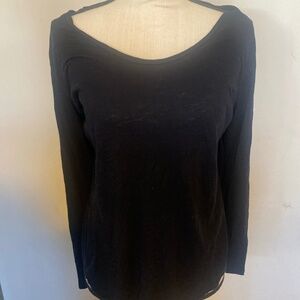 LOFT Size: Women’s Large Color: Black Style: Long Sleeve / Scoop Neck Mat